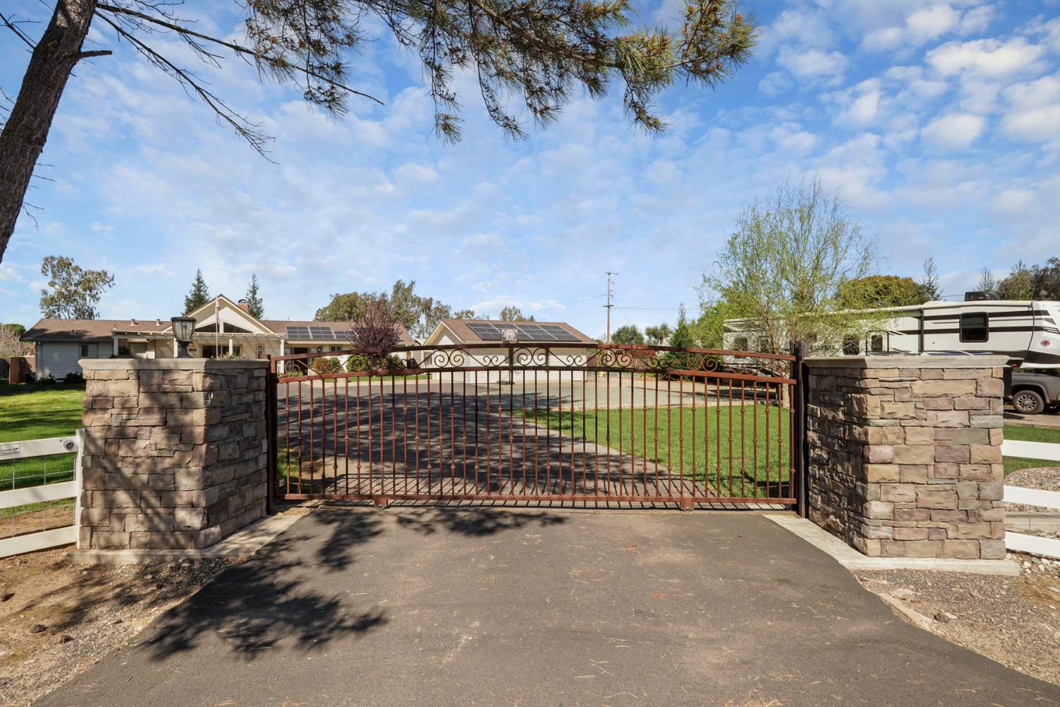 2539 East Woodson Road Acampo, CA 95220 - Photo 5 of 38