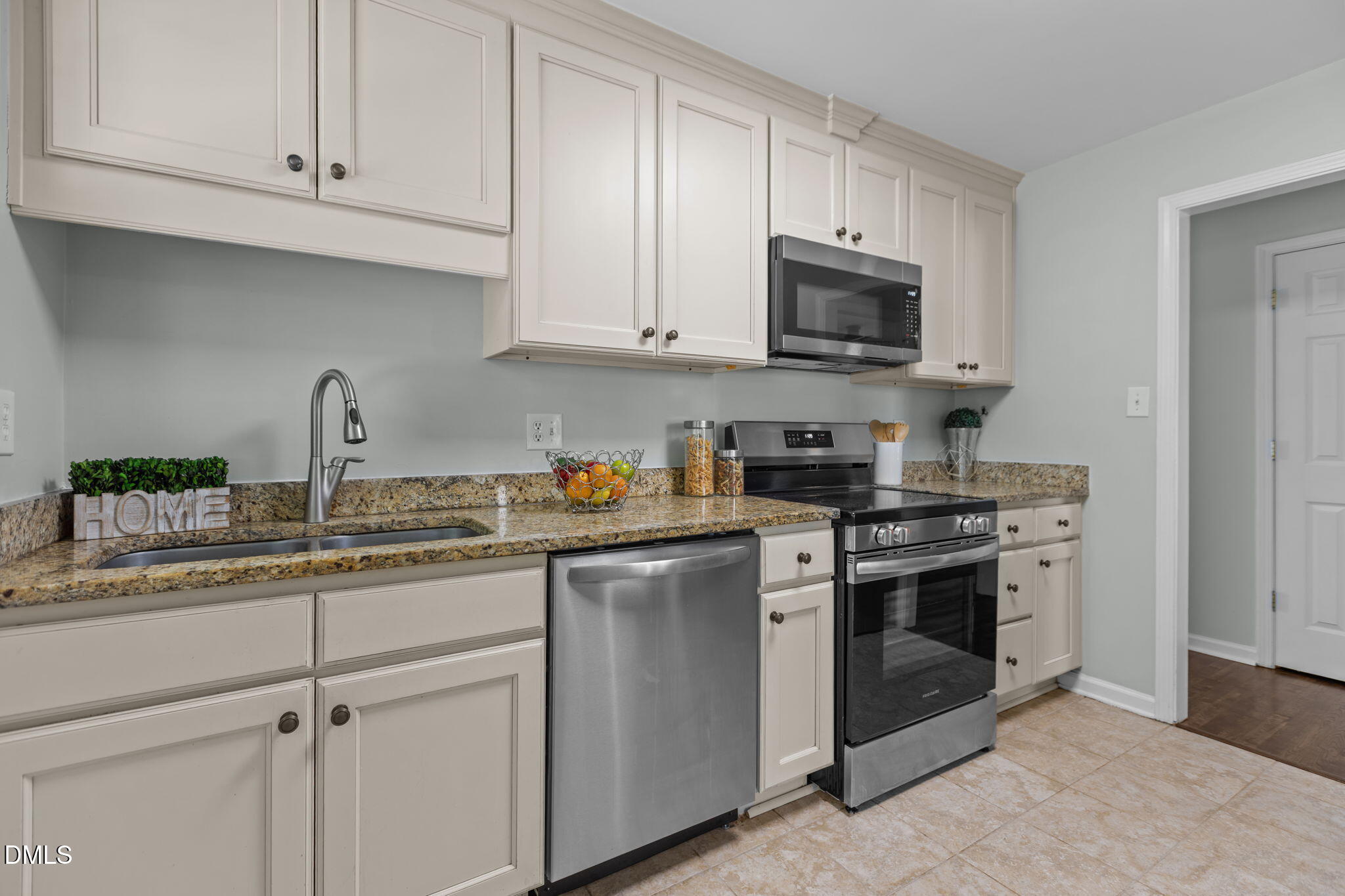 2425 Derby Drive Raleigh, NC 27610 - Photo 4 of 14 10-web-or-mls-2N6A2682