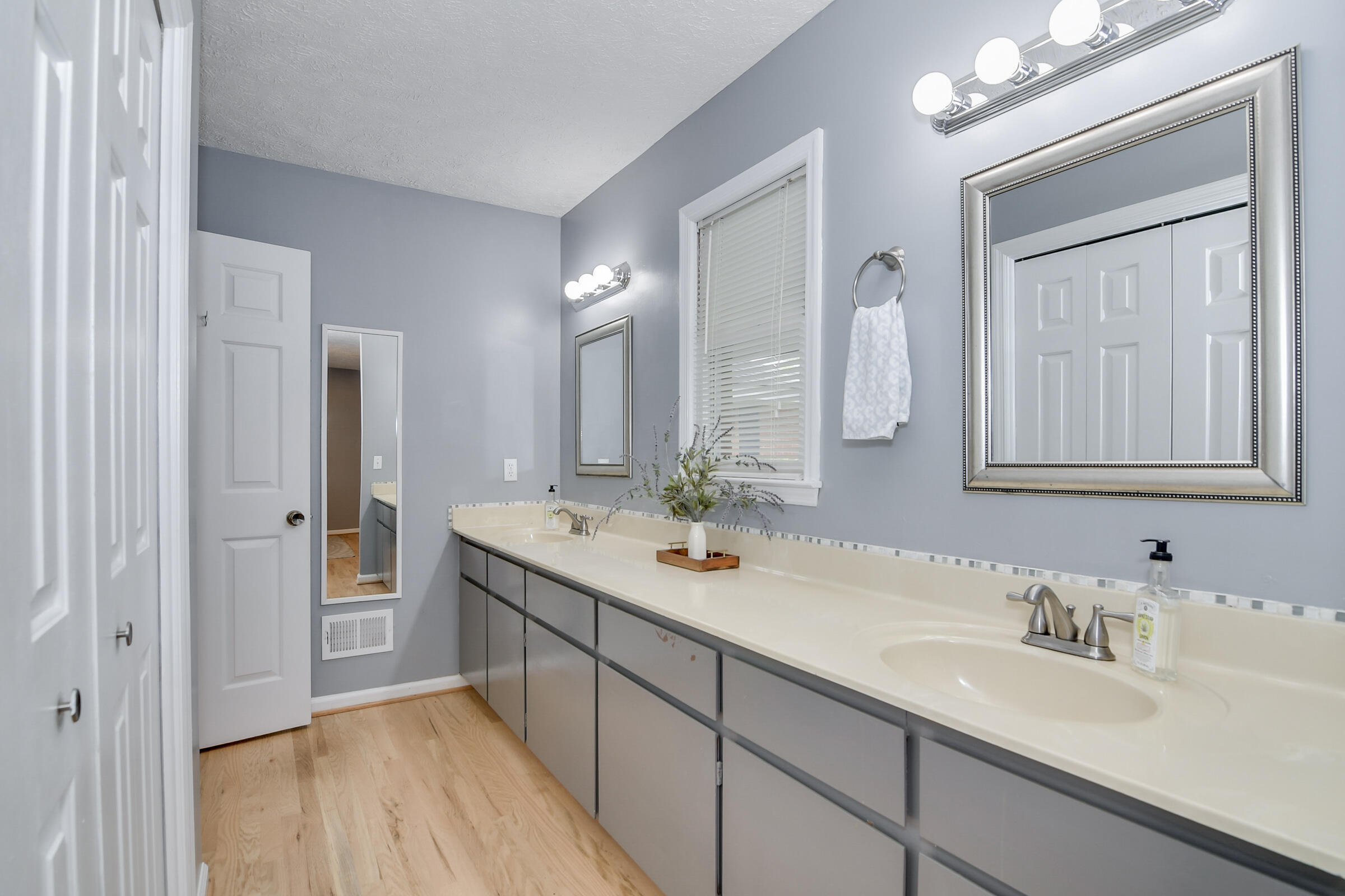 1005 Old Ellis Square Aiken, SC 29803 - Photo 18 of 29 Primary Bathroom