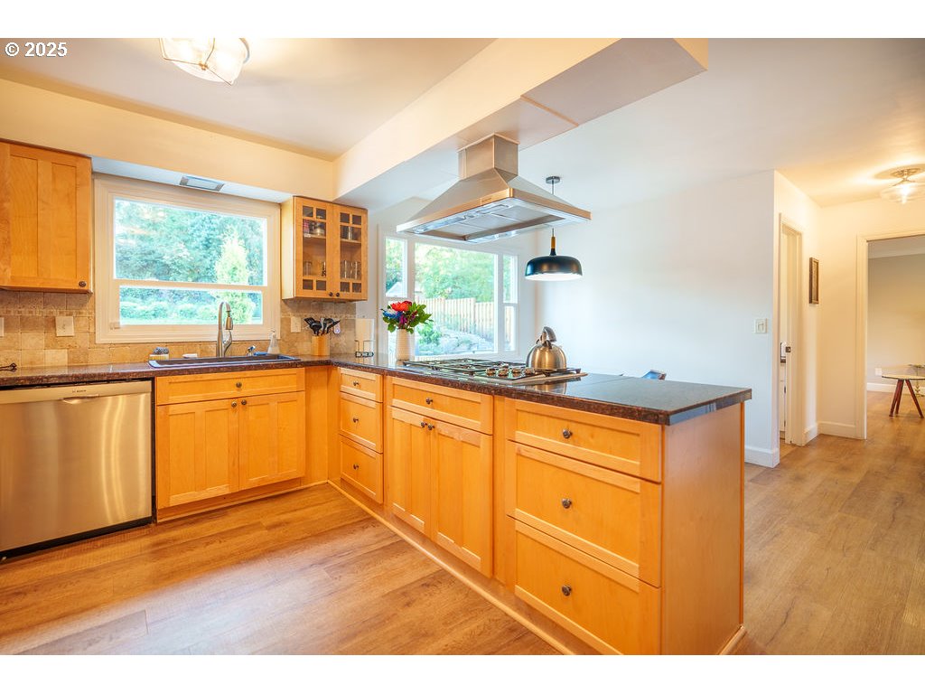 6220 Southwest Spruce Avenue Beaverton, OR 97005 - Photo 12 of 48