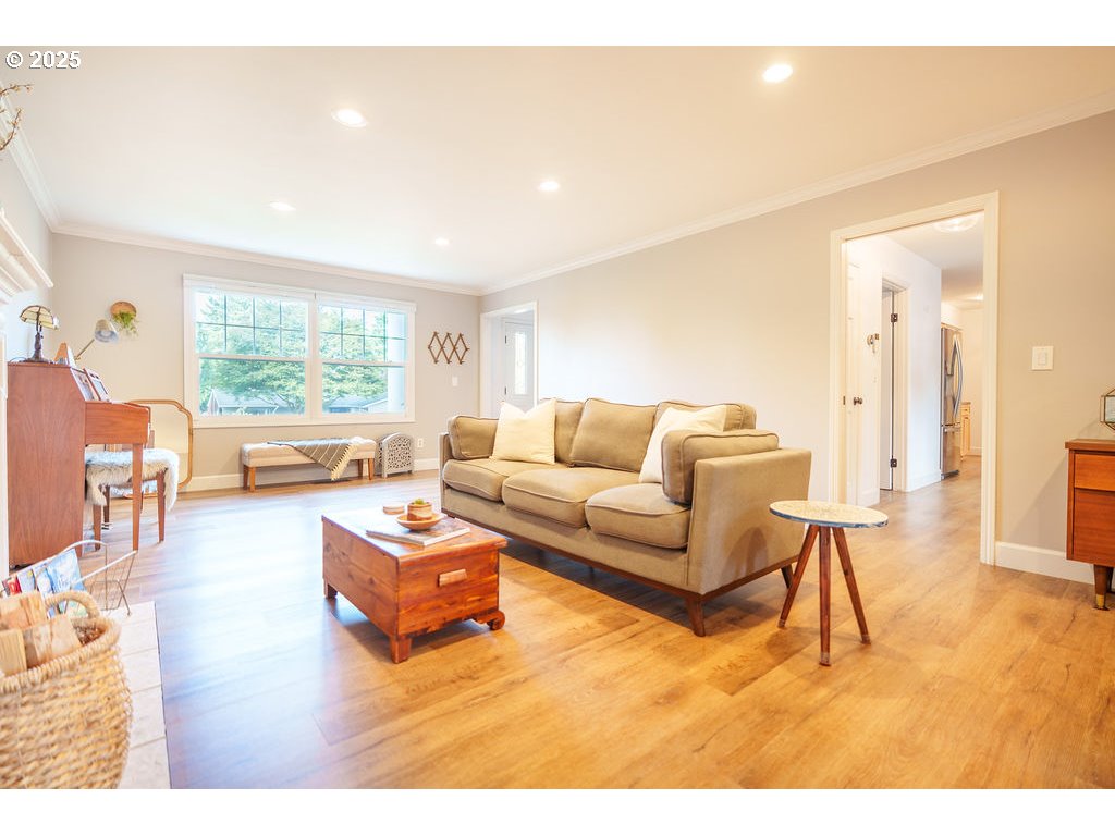 6220 Southwest Spruce Avenue Beaverton, OR 97005 - Photo 6 of 48