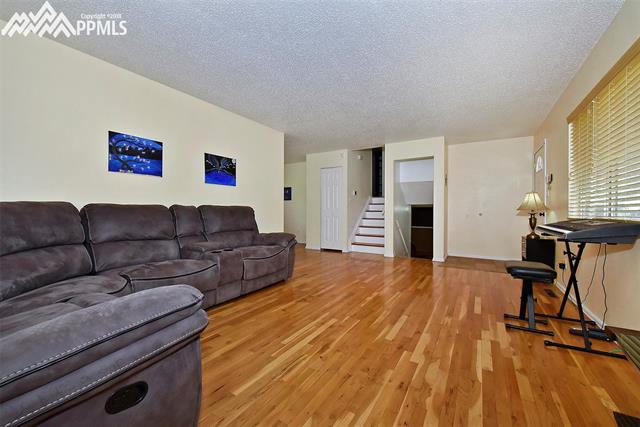 1235 Osgood Road Colorado Springs, CO 80915 - Photo 3 of 17 Living-room