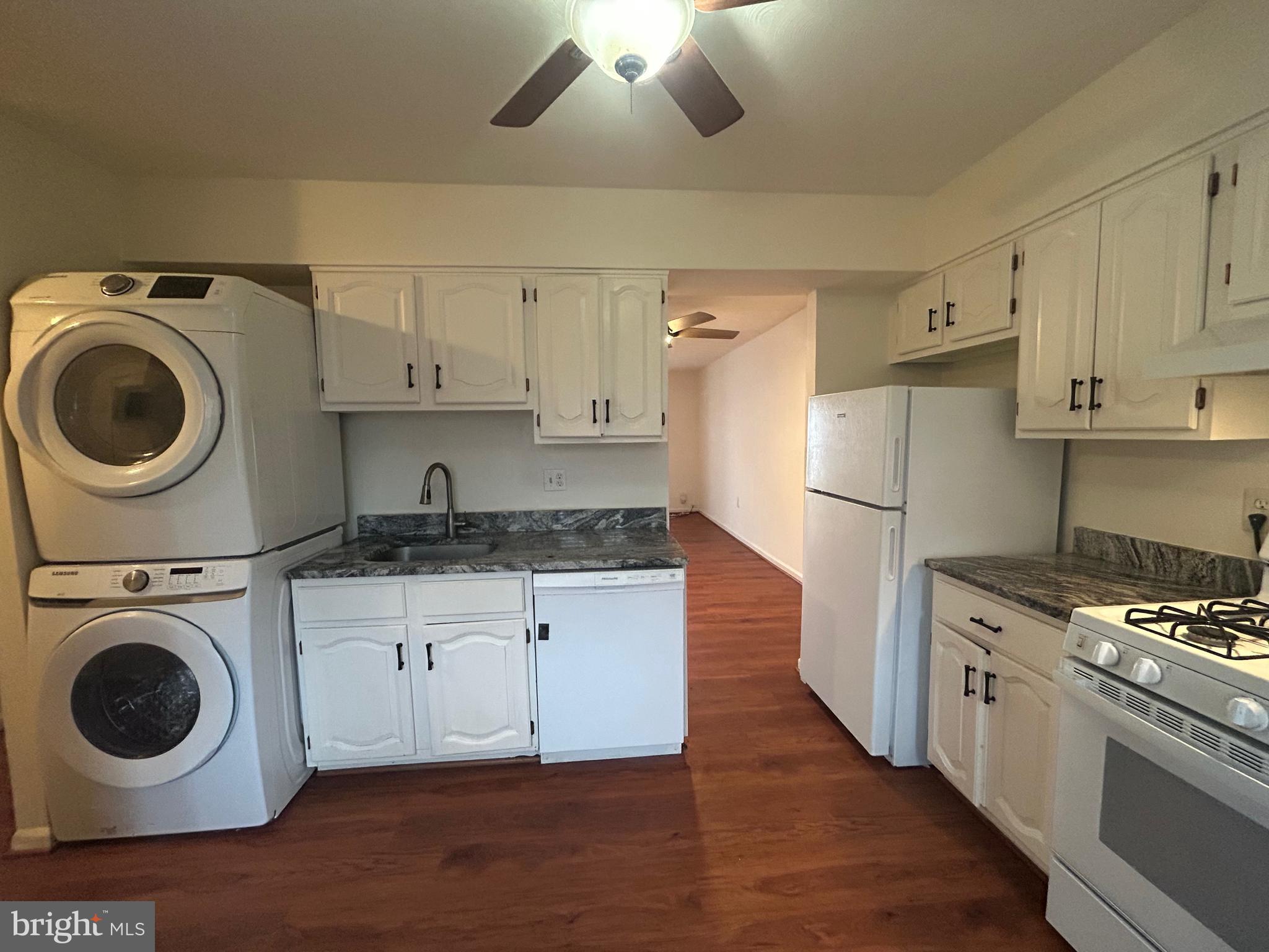 10177 Irongate Way Manassas, VA 20109 - Photo 2 of 25 a kitchen with a refrigerator sink and stove top oven