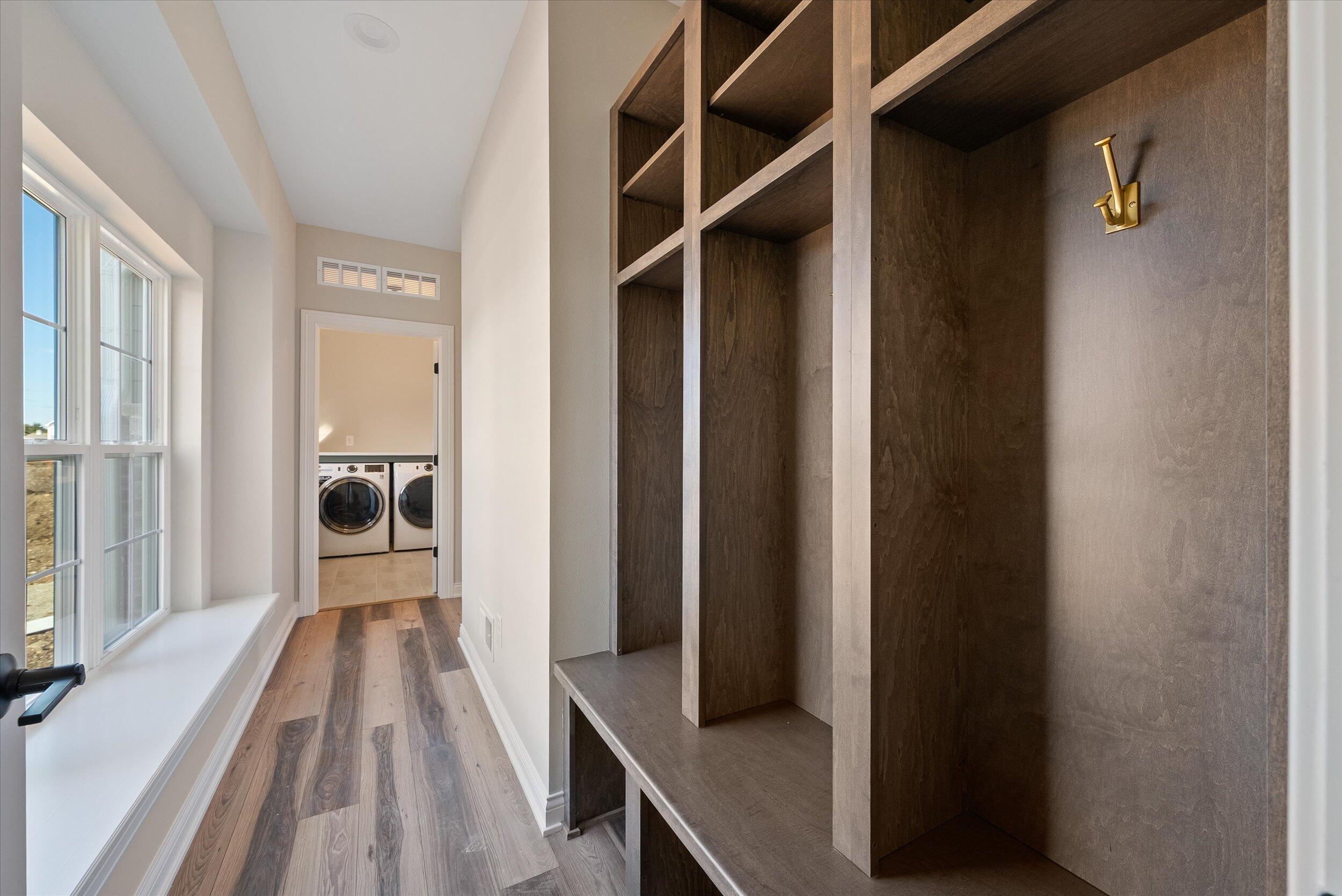 4660 Fenley Way Brookfield, WI 53045 - Photo 36 of 53 36-Entry