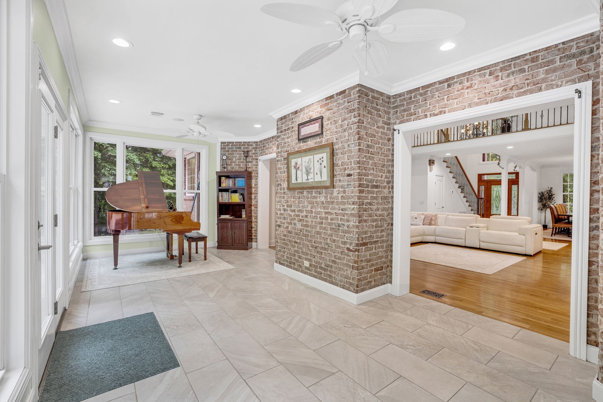 6948 Whispering Oaks Drive Springfield, TN 37172 - Photo 10 of 16 a view of a livingroom with furniture and workspace