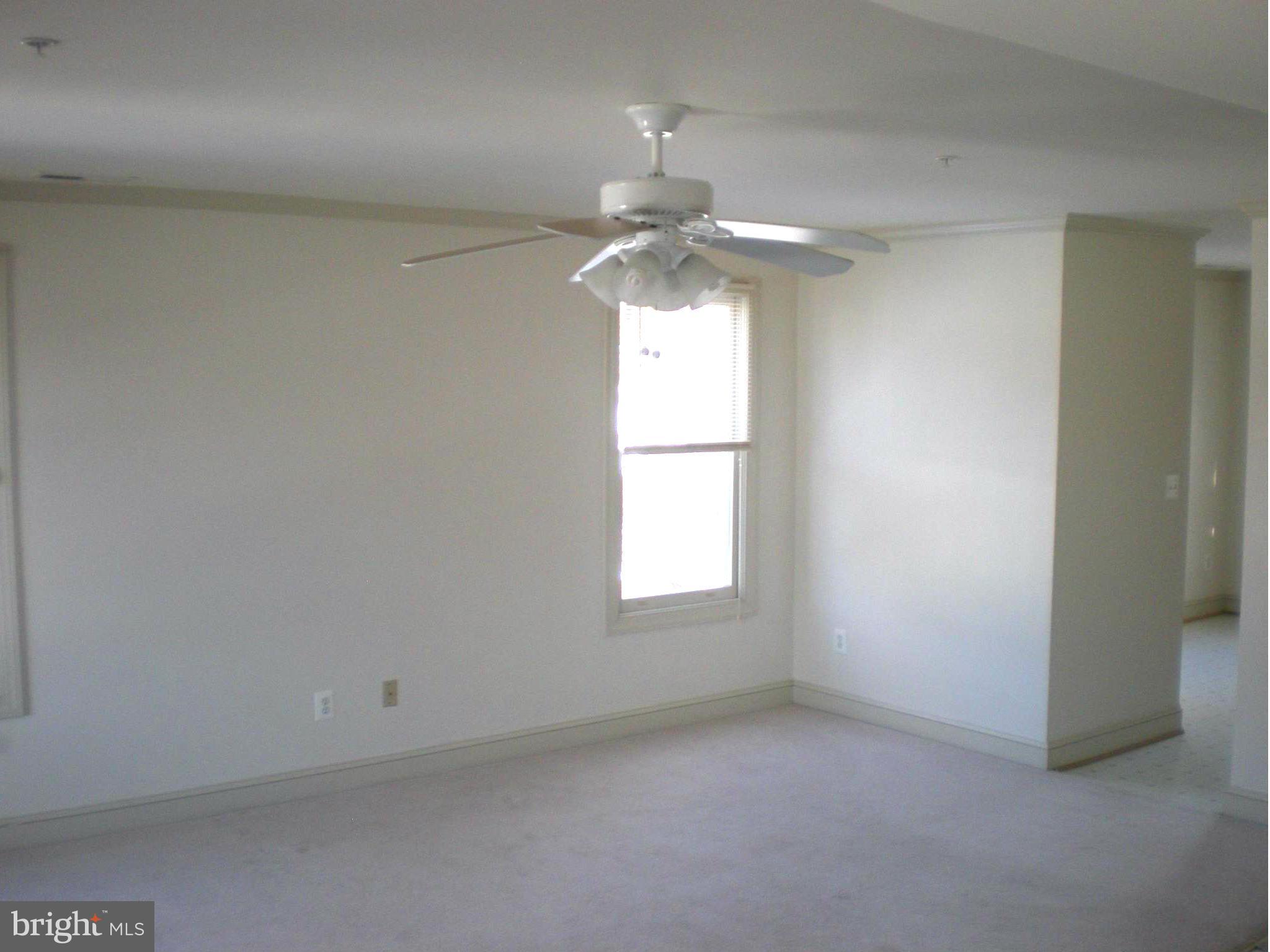102 Dry Mill Road Southwest, Unit 201 Leesburg, VA 20175 - Photo 14 of 16 Living Room