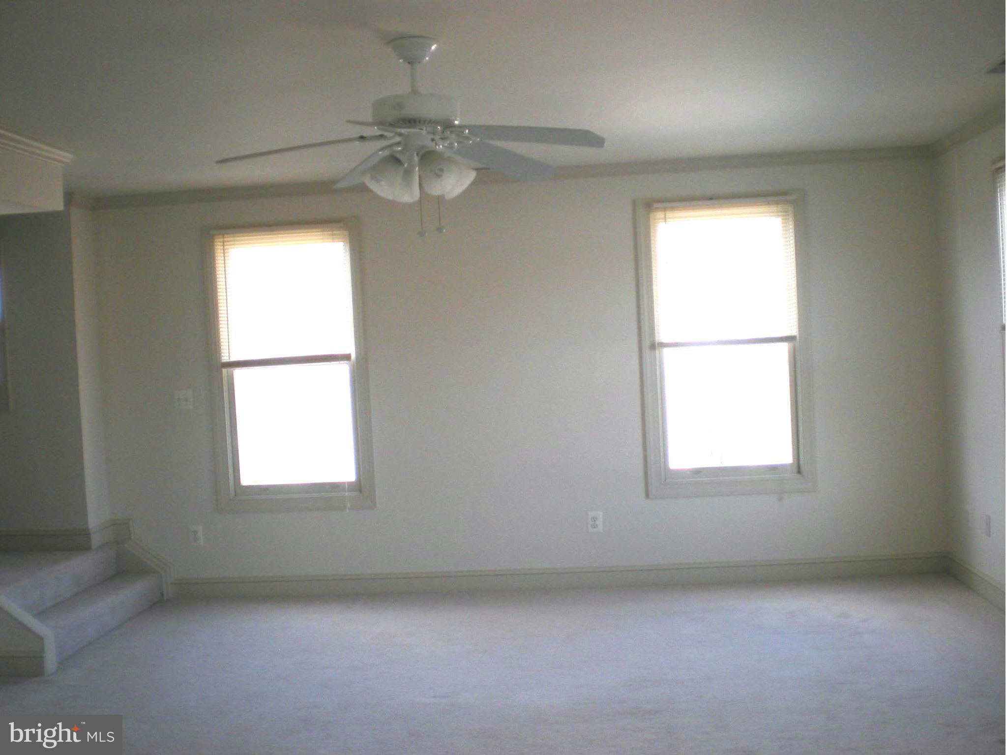 102 Dry Mill Road Southwest, Unit 201 Leesburg, VA 20175 - Photo 7 of 16 Living Room