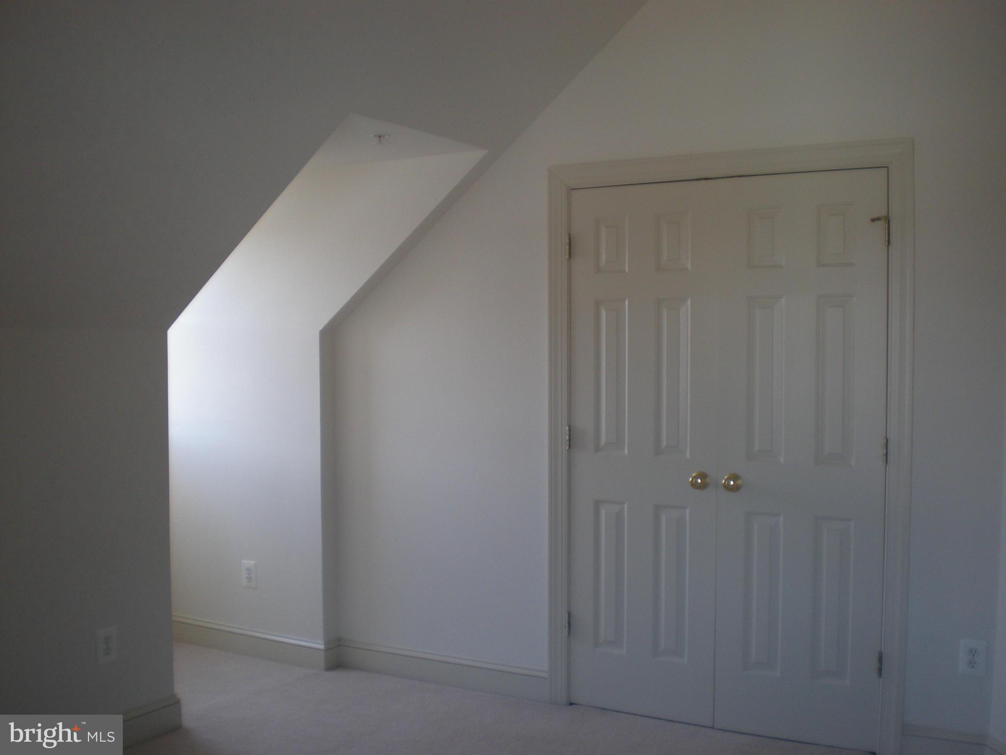 102 Dry Mill Road Southwest, Unit 201 Leesburg, VA 20175 - Photo 9 of 16 Bedroom (Master)