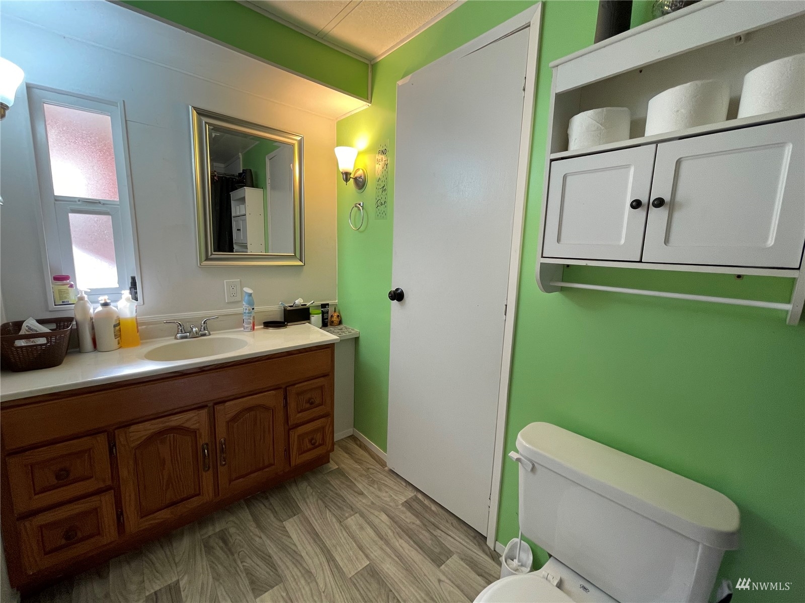 789 Amarillo Road Port Angeles, WA 98362 - Photo 25 of 39 a bathroom with a toilet sink and mirror
