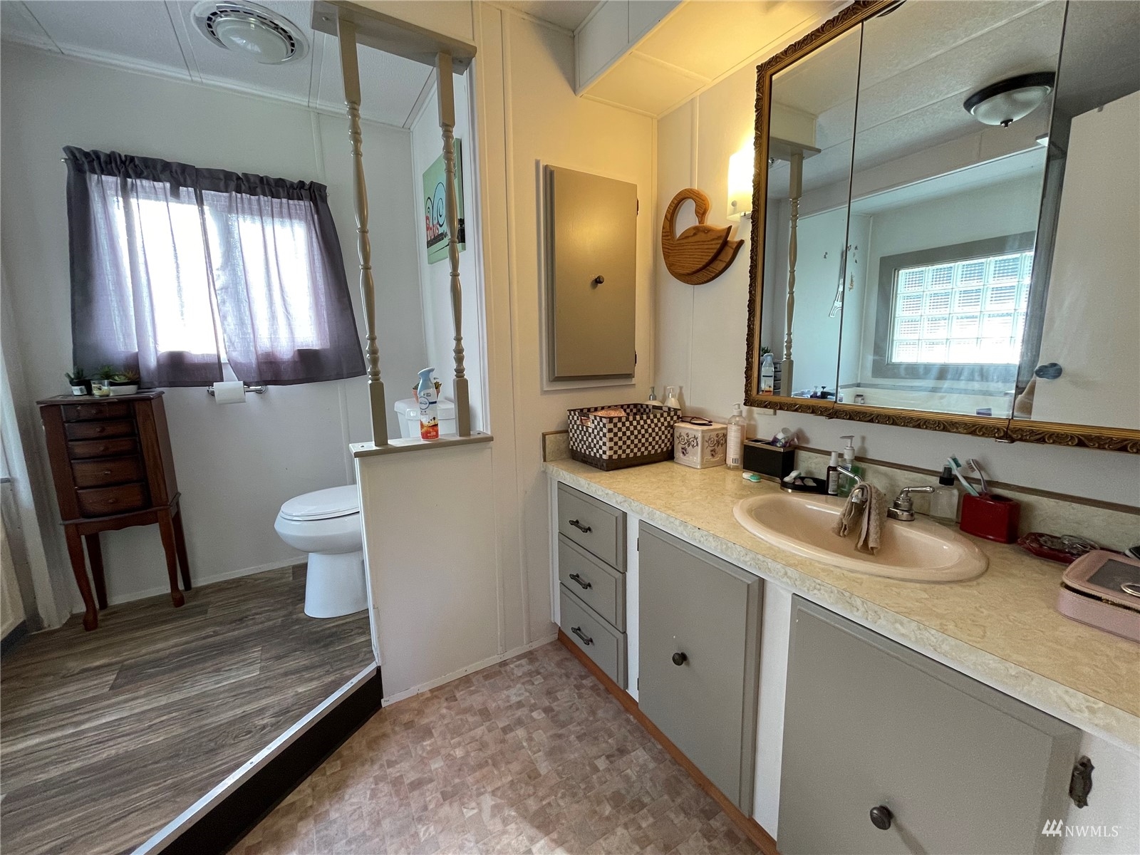 789 Amarillo Road Port Angeles, WA 98362 - Photo 31 of 39 a bathroom with a sink and a mirror