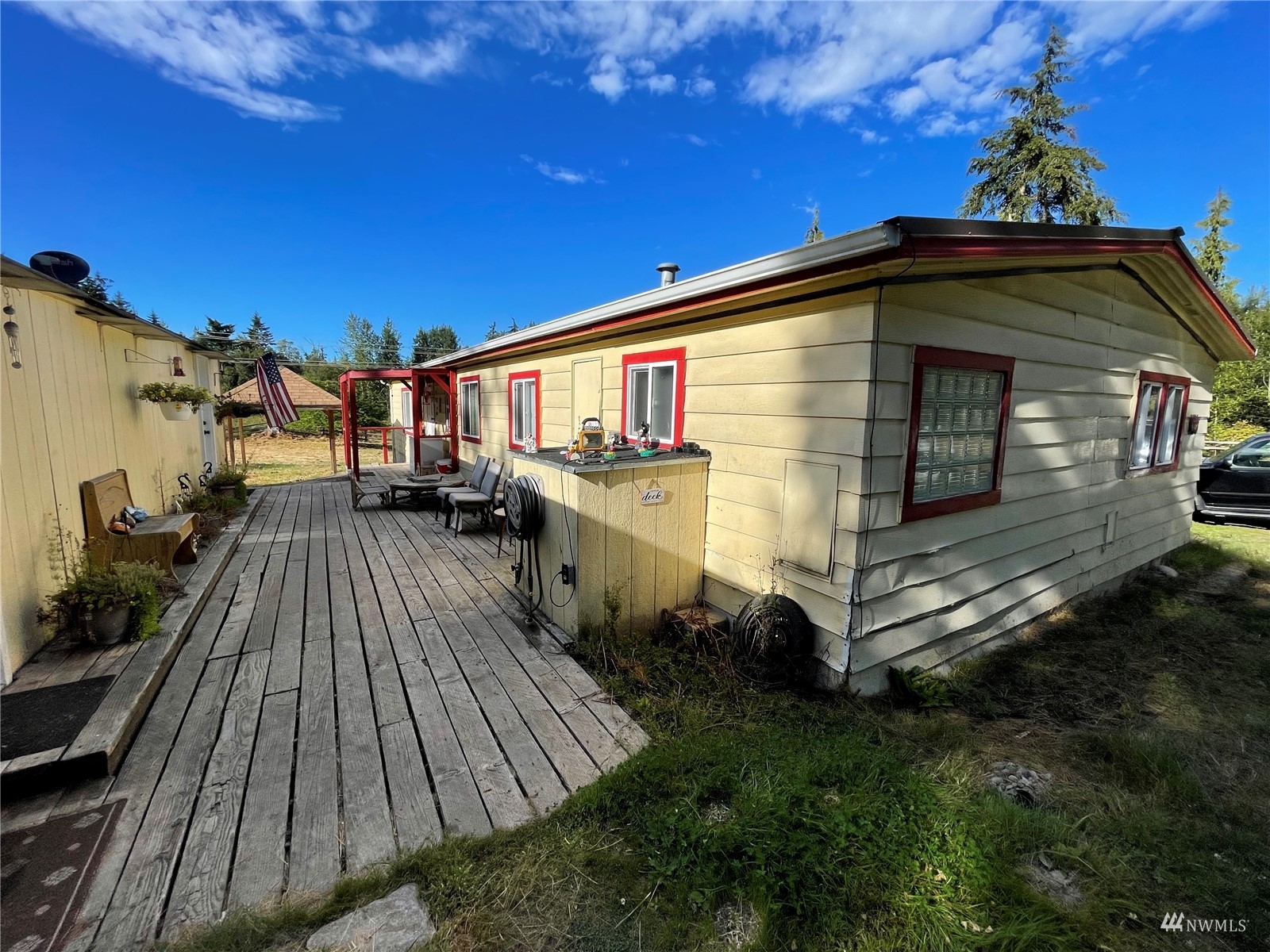 789 Amarillo Road Port Angeles, WA 98362 - Photo 6 of 39 a front view of a house with a yard