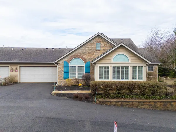 $362,500 | 225 Stonegate Loop, Unit 225, Pataskala, OH 43062