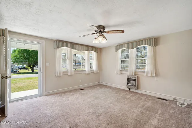 $157,000 | 706 Miami Avenue, Wallace, NC 28466