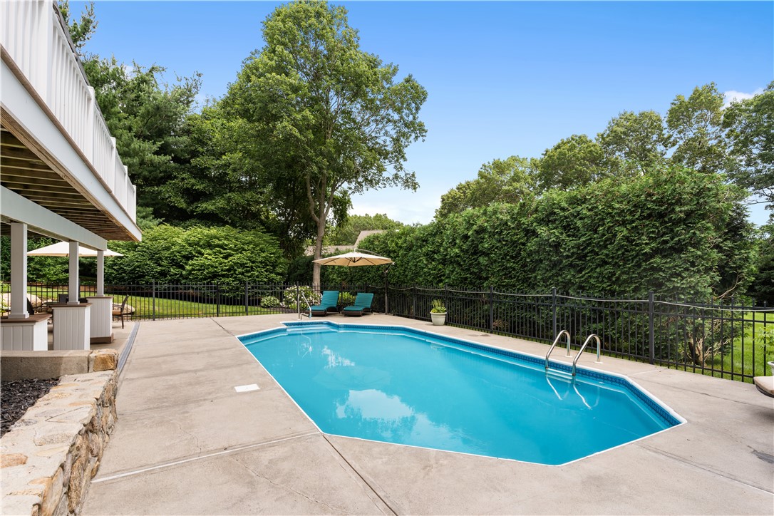 47 Fox Ridge Drive Cranston, RI 02921 - Photo 5 of 20 Gallery Image 5