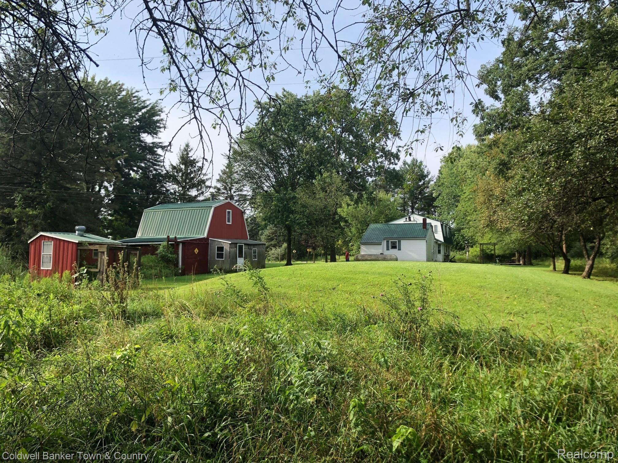 1925 Chilson Road Howell, MI 48843 - Photo 7 of 40 chilson housea nd barns.jpg