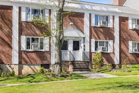 $350,000 | 224-09 Manor Road, Unit LOWER) 2408 | Bellerose