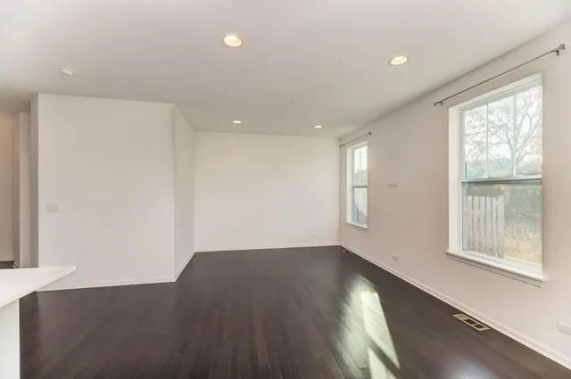 $500,000 | 3-s484 Lambe Lane, Aurora, IL 60502