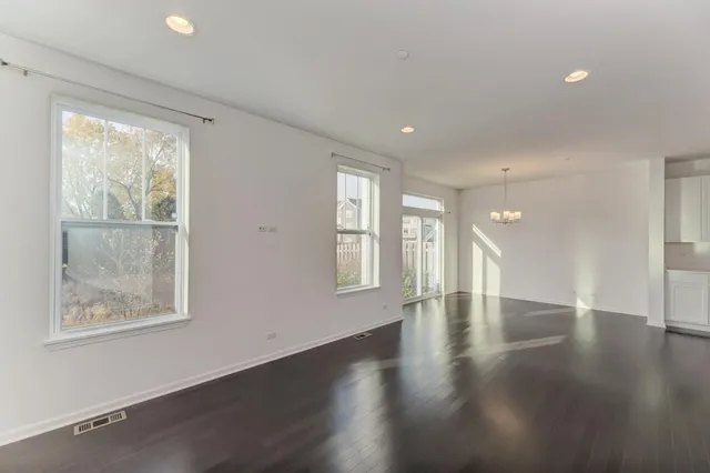 $500,000 | 3-s484 Lambe Lane, Aurora, IL 60502