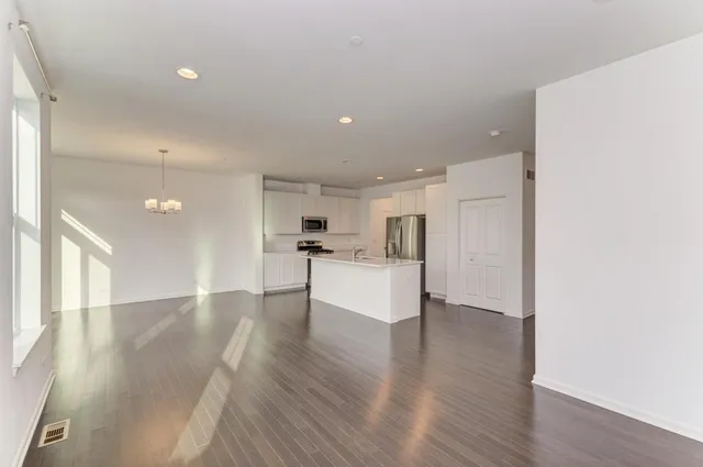 $500,000 | 3-s484 Lambe Lane, Aurora, IL 60502