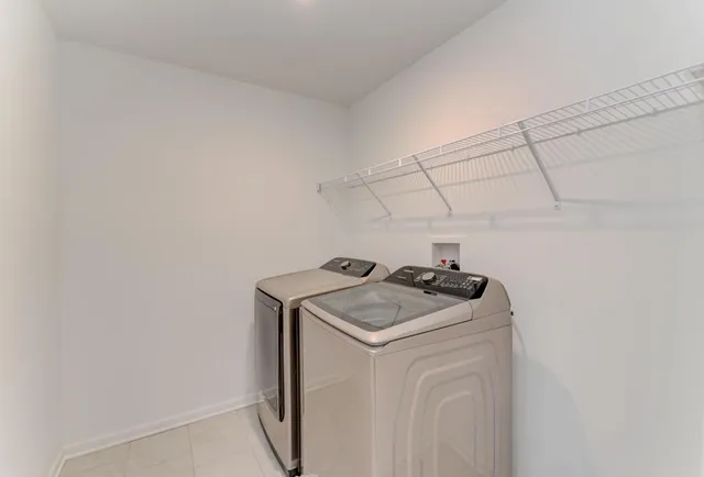 $500,000 | 3-s484 Lambe Lane, Aurora, IL 60502