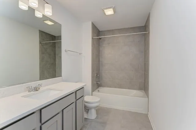 $500,000 | 3-s484 Lambe Lane, Aurora, IL 60502