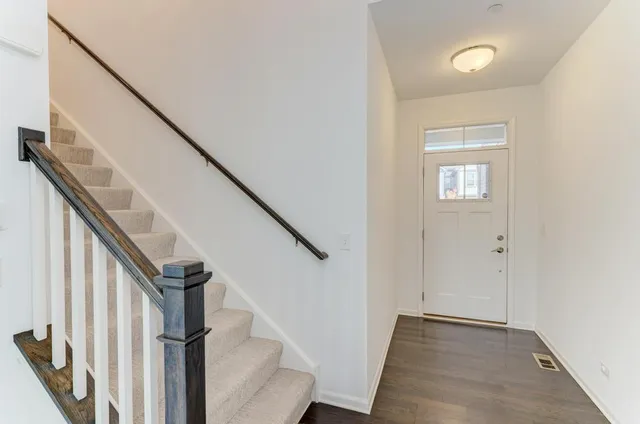 $500,000 | 3-s484 Lambe Lane, Aurora, IL 60502