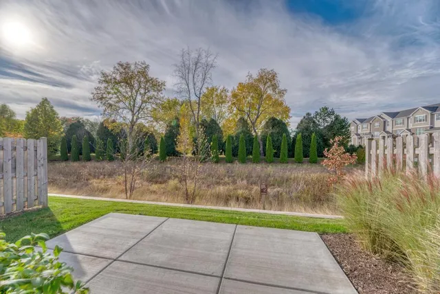 $500,000 | 3-s484 Lambe Lane, Aurora, IL 60502