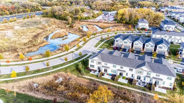 $500,000 | 3-s484 Lambe Lane, Aurora, IL 60502