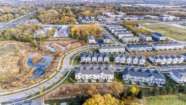 $500,000 | 3-s484 Lambe Lane, Aurora, IL 60502