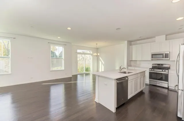 $500,000 | 3-s484 Lambe Lane, Aurora, IL 60502