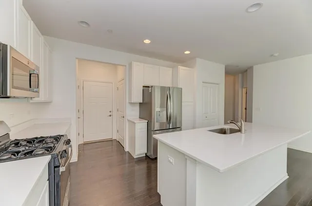 $500,000 | 3-s484 Lambe Lane, Aurora, IL 60502