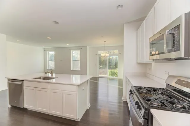 $500,000 | 3-s484 Lambe Lane, Aurora, IL 60502