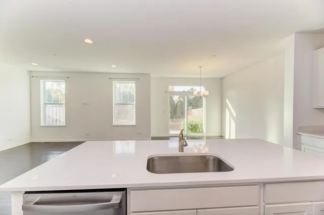 $500,000 | 3-s484 Lambe Lane, Aurora, IL 60502