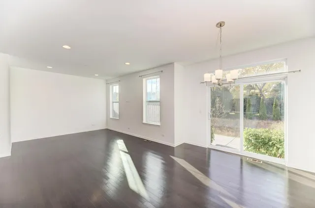 $500,000 | 3-s484 Lambe Lane, Aurora, IL 60502