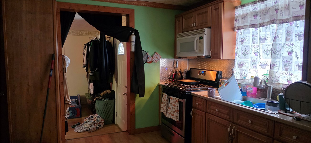 460 Glenwood Avenue Rochester, NY 14613 - Photo 8 of 41
