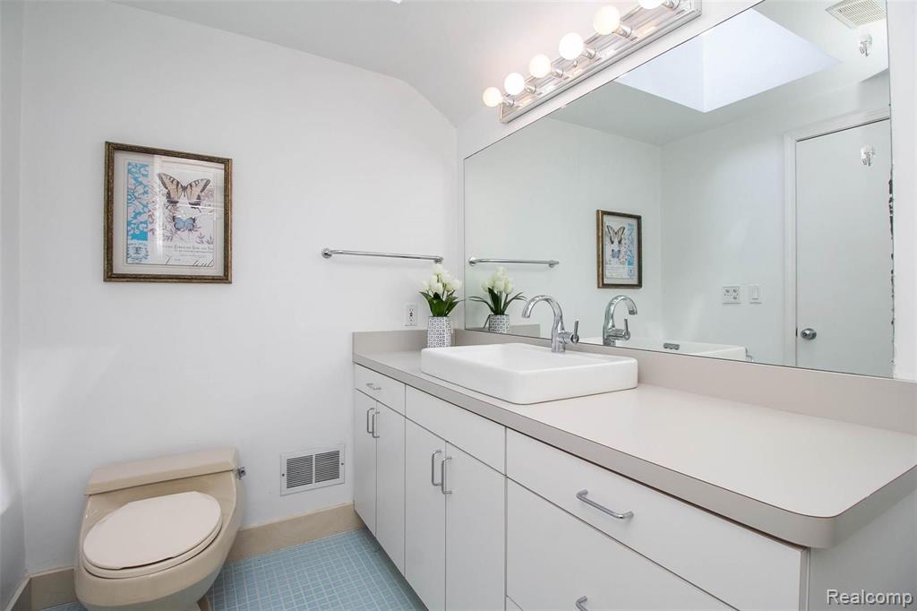 1931 Pine Ridge Lane Bloomfield Hills, MI 48302 - Photo 26 of 47