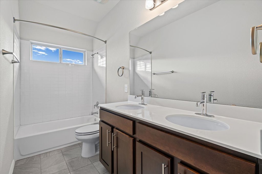 1012 Goldilocks Lane Manchaca, TX 78652 - Photo 24 of 38 Upstairs Bathroom