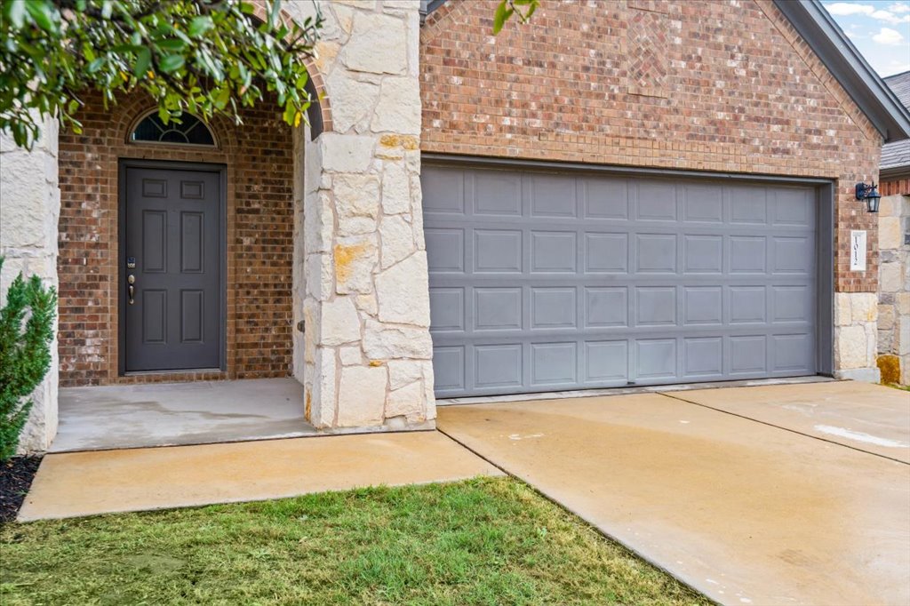 1012 Goldilocks Lane Manchaca, TX 78652 - Photo 29 of 38 Covered front entrance.