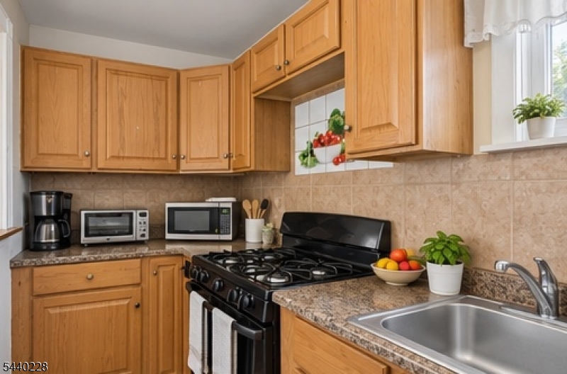 246 Spring Street Newton, NJ 07860 - Photo 5 of 14 Gallery Image 5