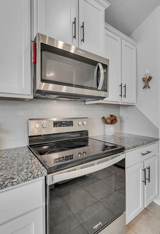 11108 Beckon Falls Waco, TX 76708 - Photo 11 of 32 a stove top oven sitting inside of a kitchen