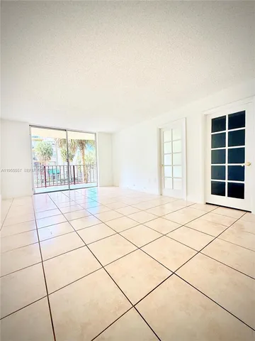 $220,000 | 9310 Fontainebleau Boulevard, Unit 203, Miami, FL 33172