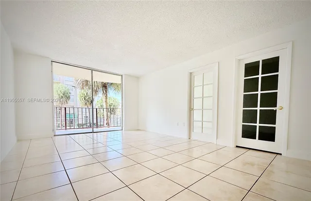 $220,000 | 9310 Fontainebleau Boulevard, Unit 203, Miami, FL 33172