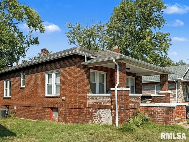 $159,900 | 113-115 McCann Street, Benton, IL 62812