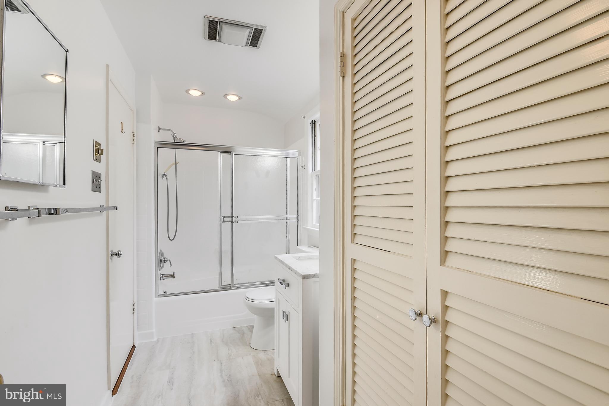 5021 Baltan Road Bethesda, MD 20816 - Photo 14 of 28 Upper Level Bath