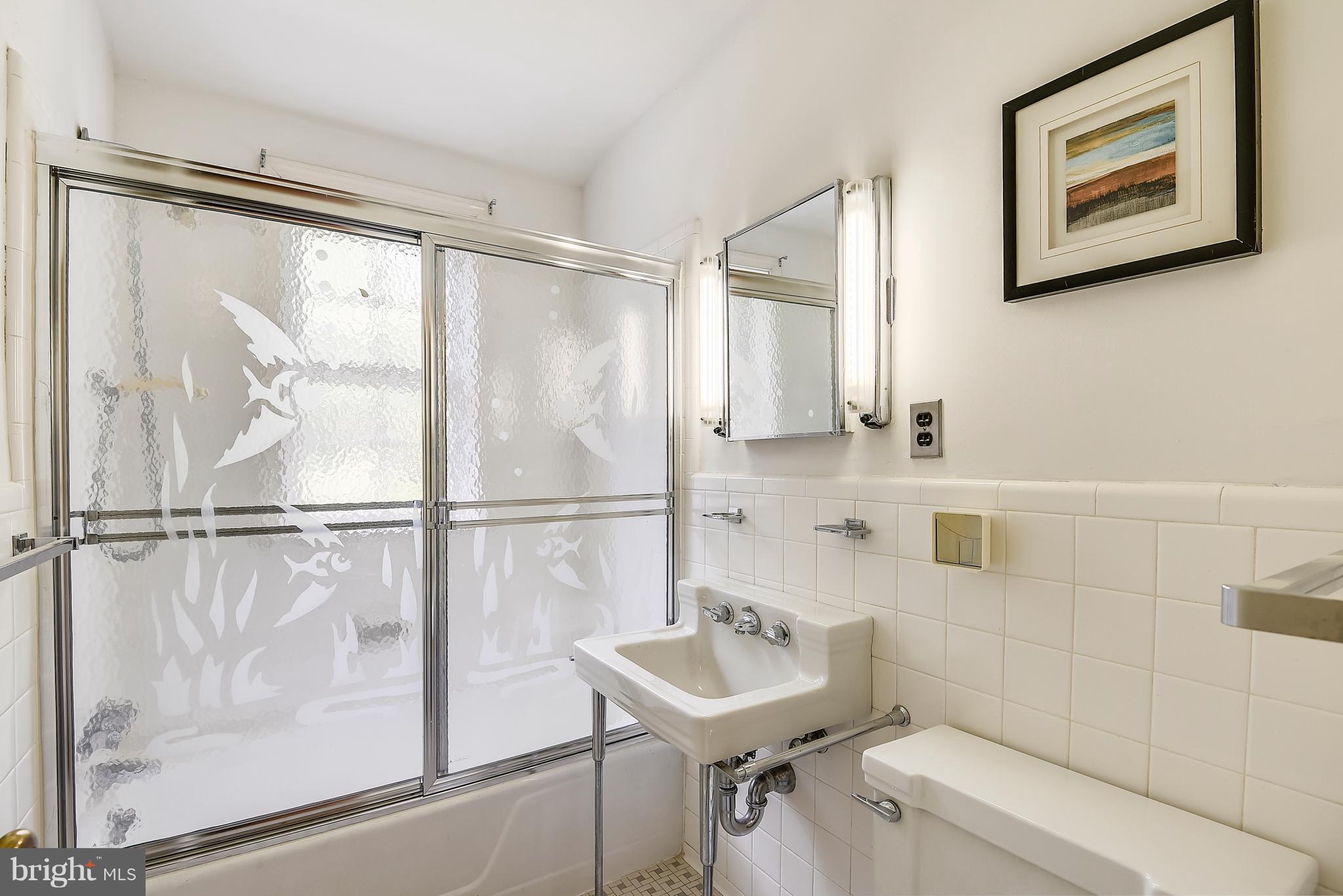 5021 Baltan Road Bethesda, MD 20816 - Photo 16 of 28 Upper Level Bath