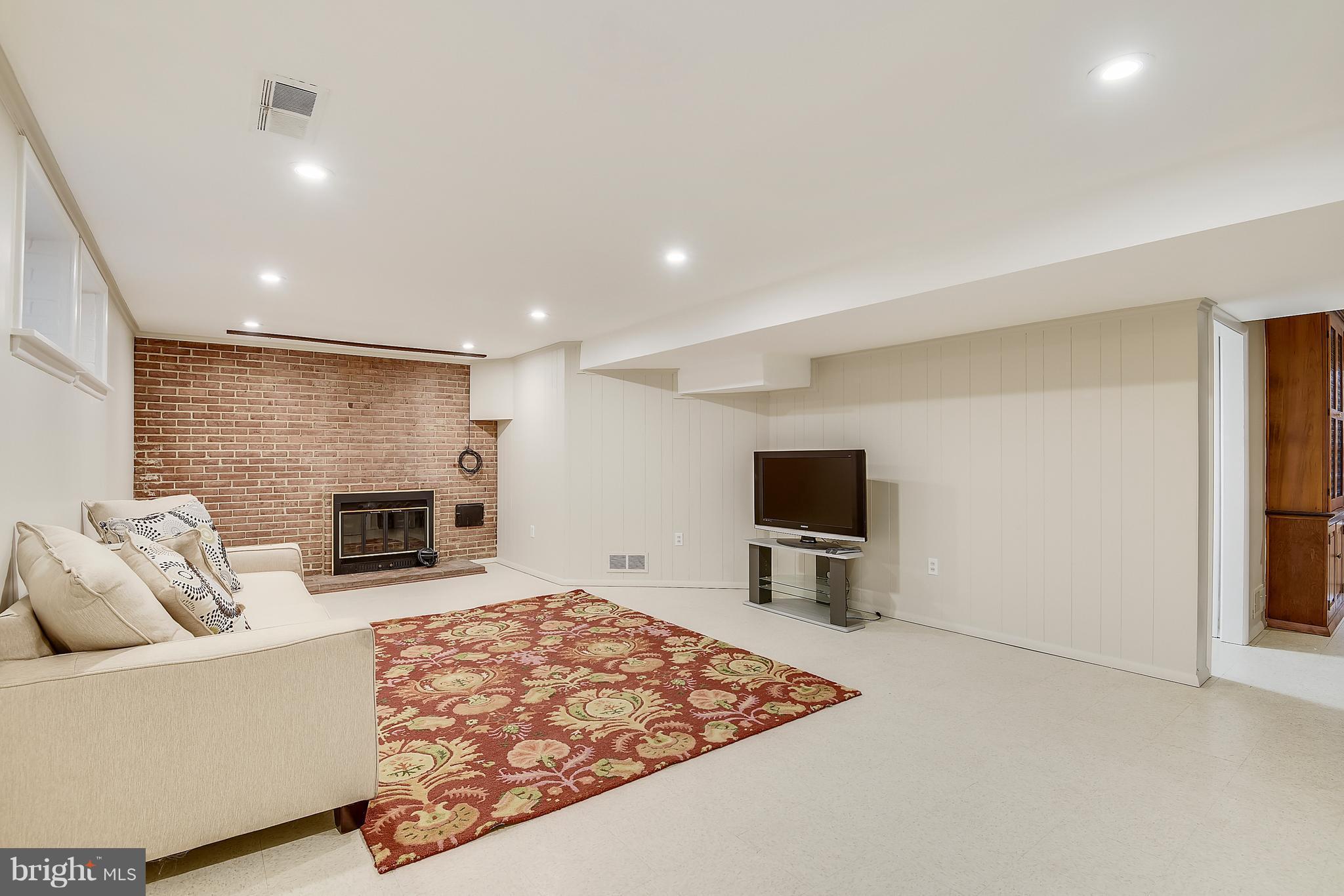 5021 Baltan Road Bethesda, MD 20816 - Photo 19 of 28 Lower Level Den