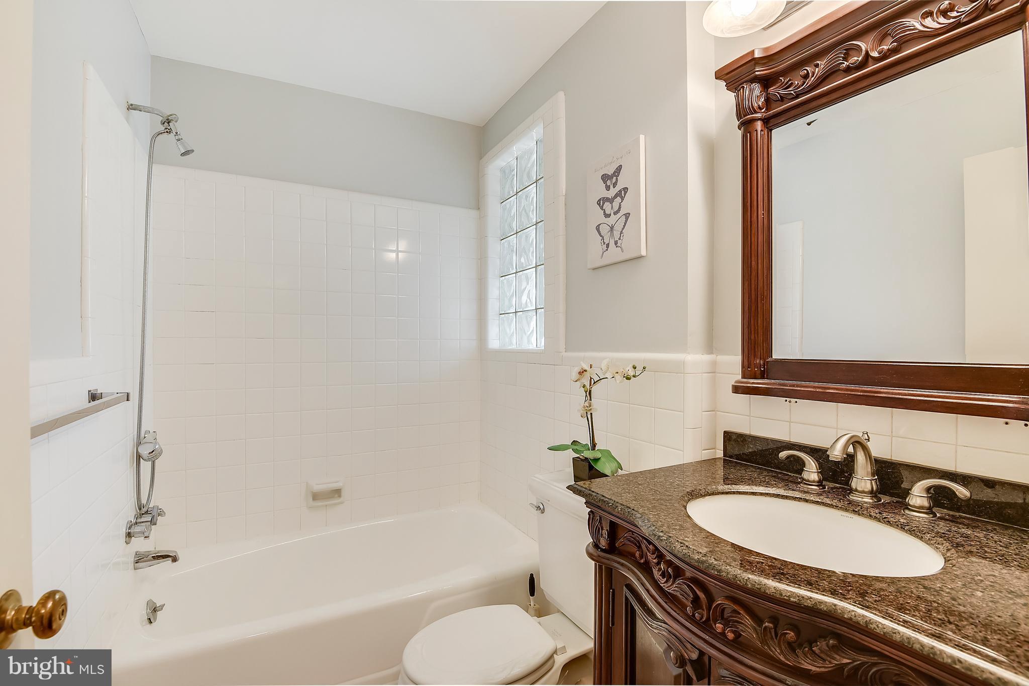5021 Baltan Road Bethesda, MD 20816 - Photo 9 of 28 Main Level Bath
