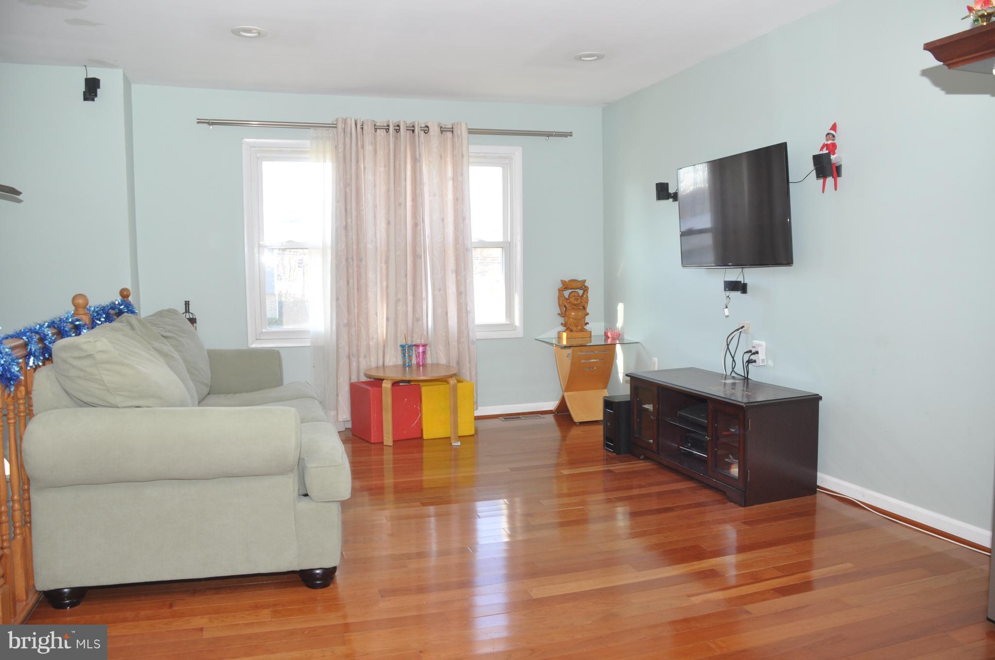 1030 Springhill Way Gambrills, MD 21054 - Photo 9 of 21 Living Room