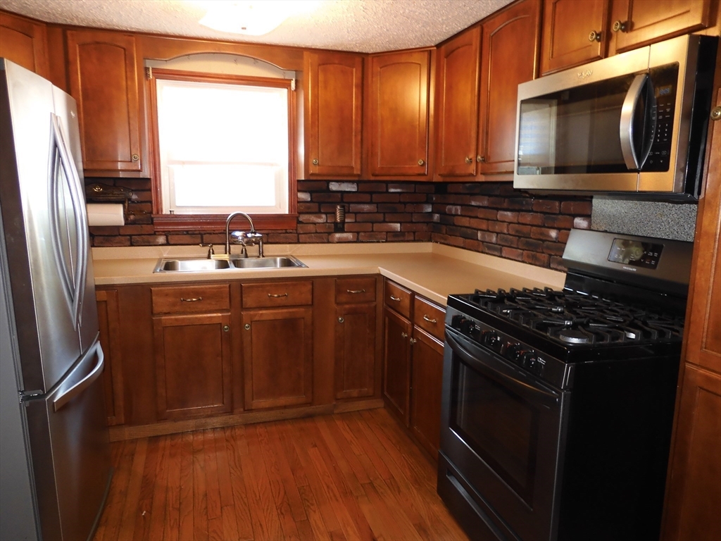 146 Bridle Road Billerica, MA 01821 - Photo 9 of 27 Gallery Image 9