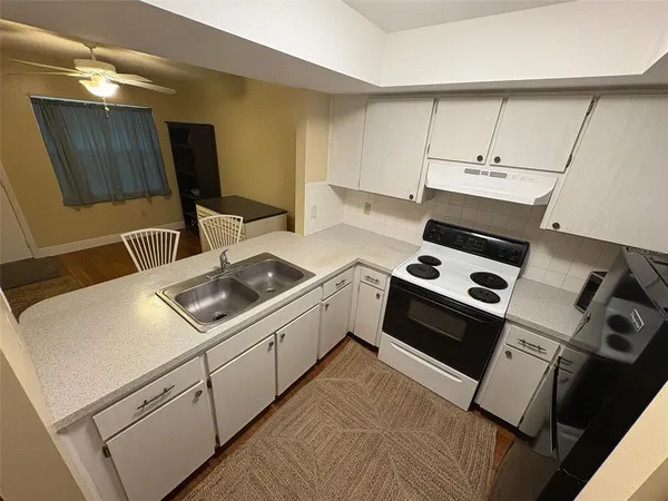 $1,100 | 1250 South Pinellas Avenue, Unit 411, Tarpon Springs, FL 34689